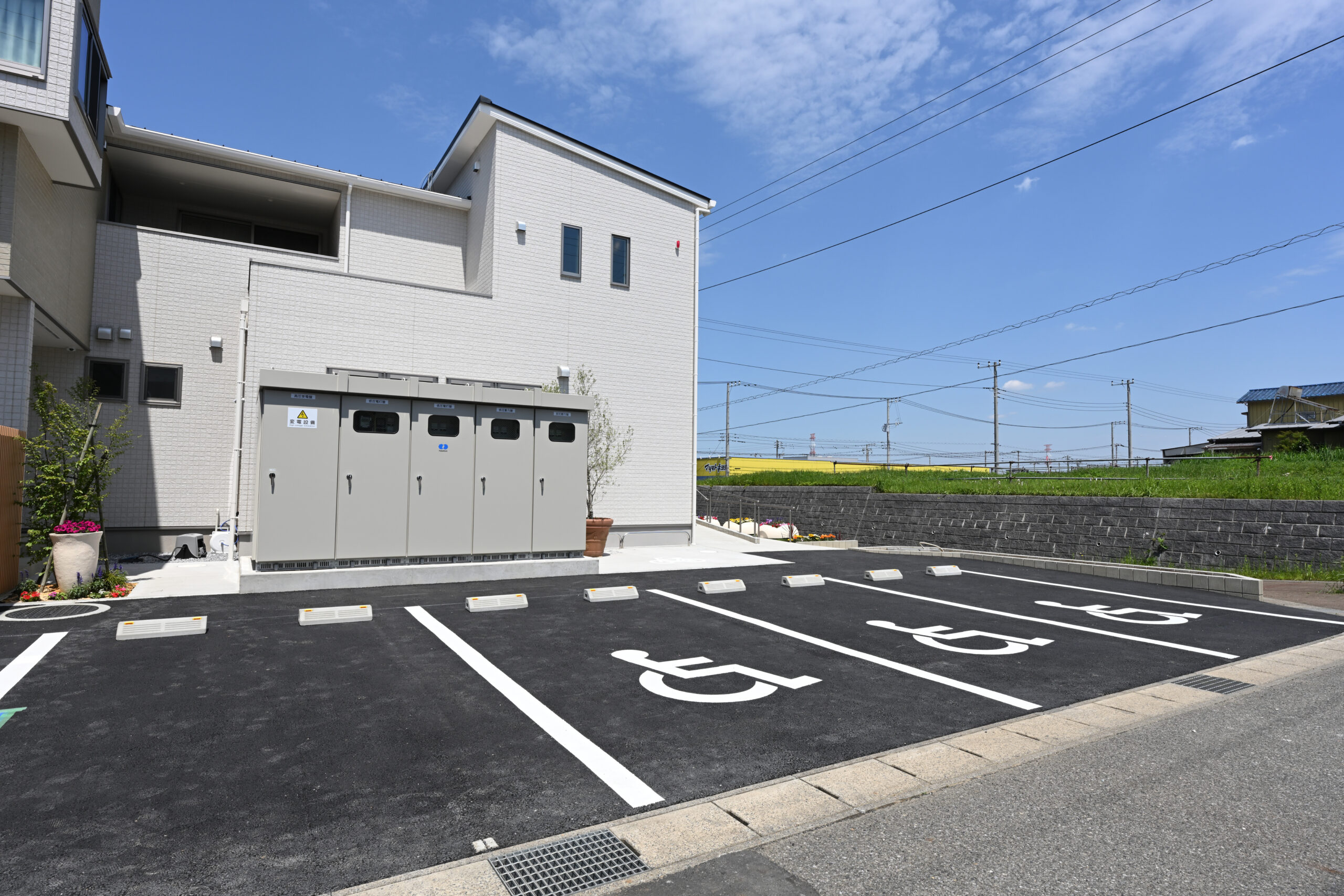クリニック側駐車場4台